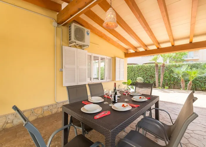 Bona Mar With Pool Ferienhaus