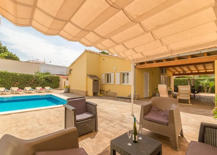 Bona Mar With Pool Hébergement de vacances